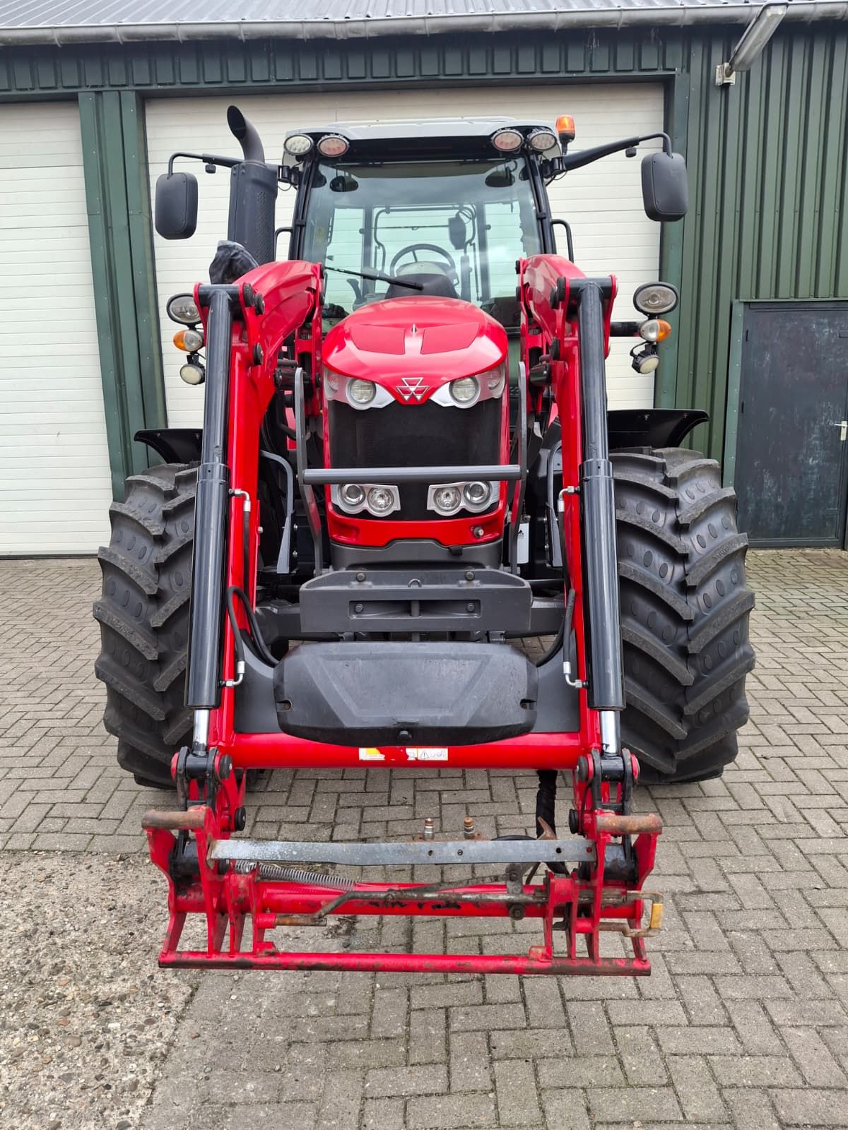 Massey Ferguson 6714 S Dyna-6 Exclusive met frontlader
