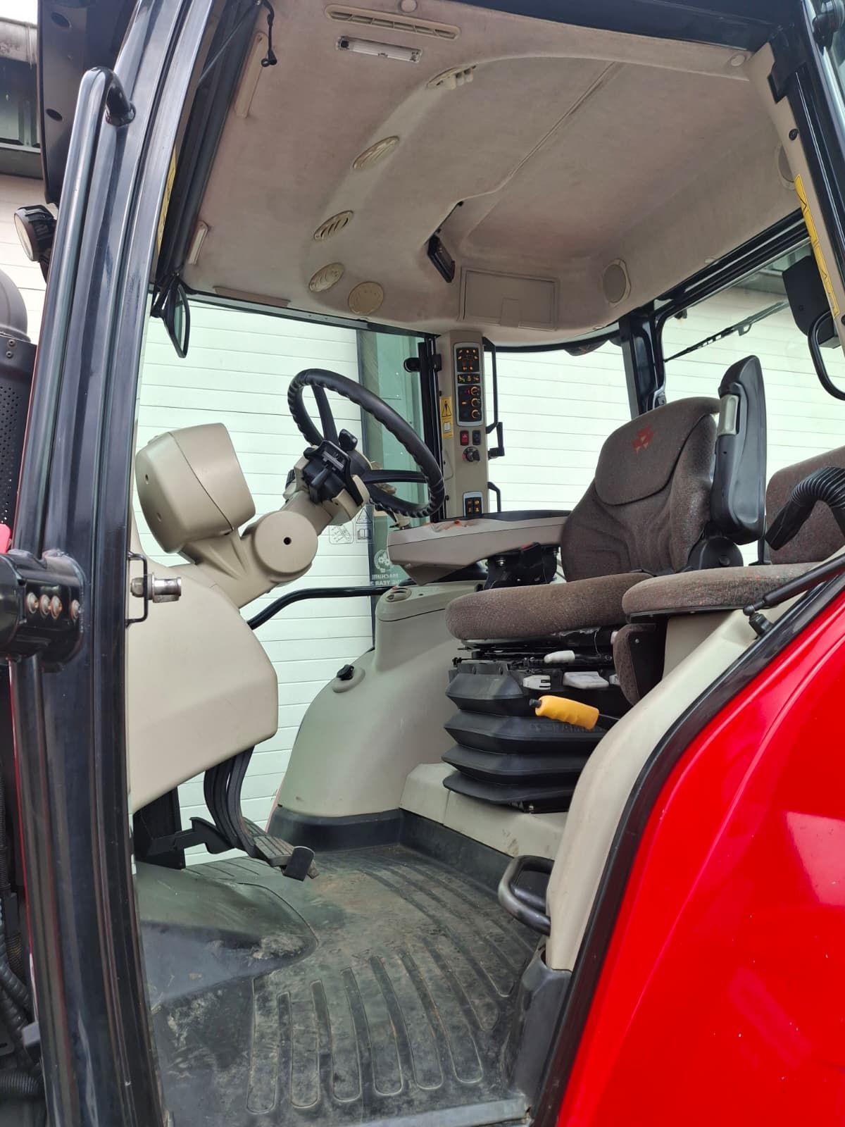 Massey Ferguson 6714 S Dyna-6 Exclusive met frontlader