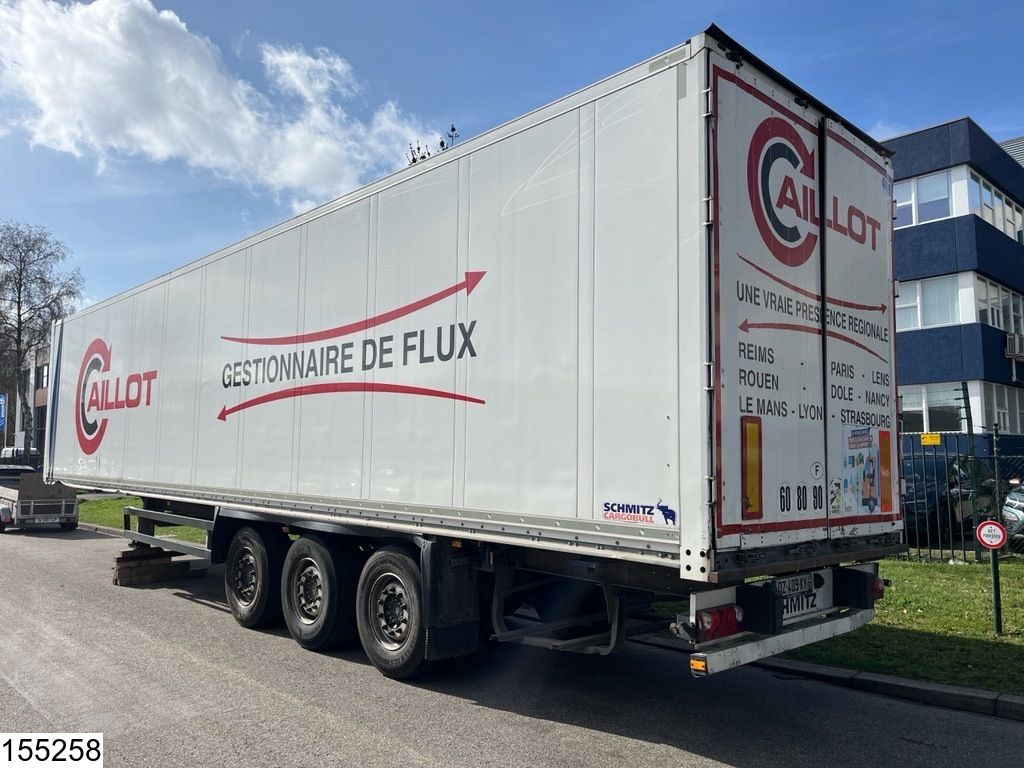 Schmitz Koel vries Insulated semi-trailer.