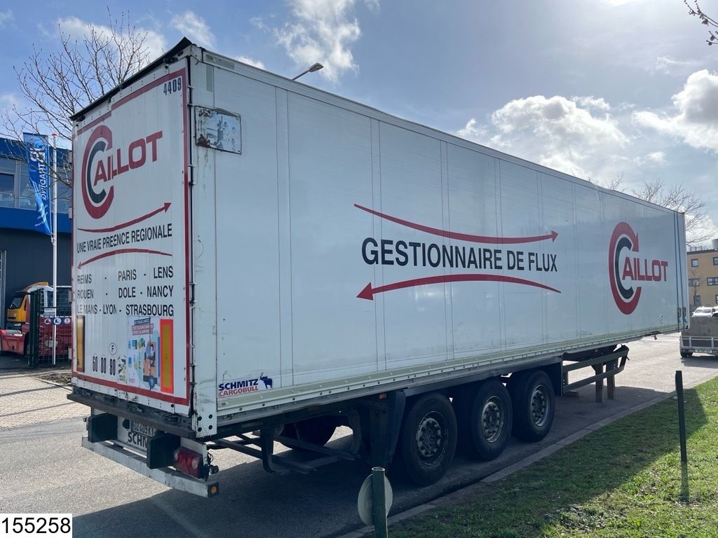 Schmitz Koel vries Insulated semi-trailer.