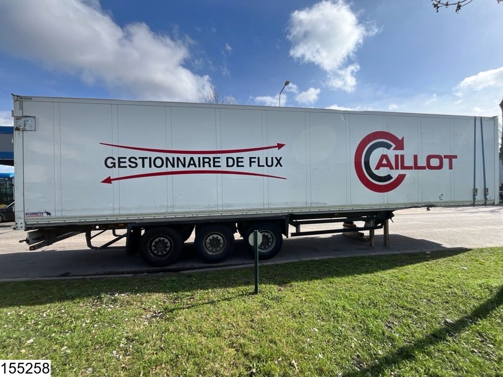 Schmitz Koel vries Insulated semi-trailer.