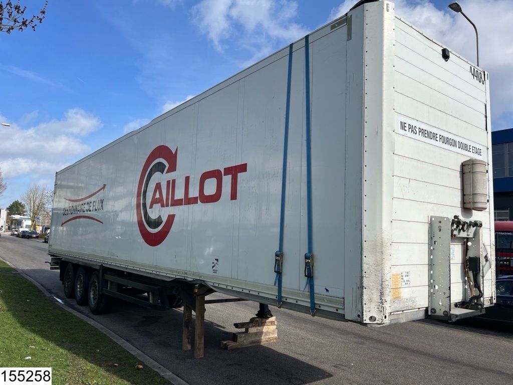 Schmitz Koel vries Insulated semi-trailer.