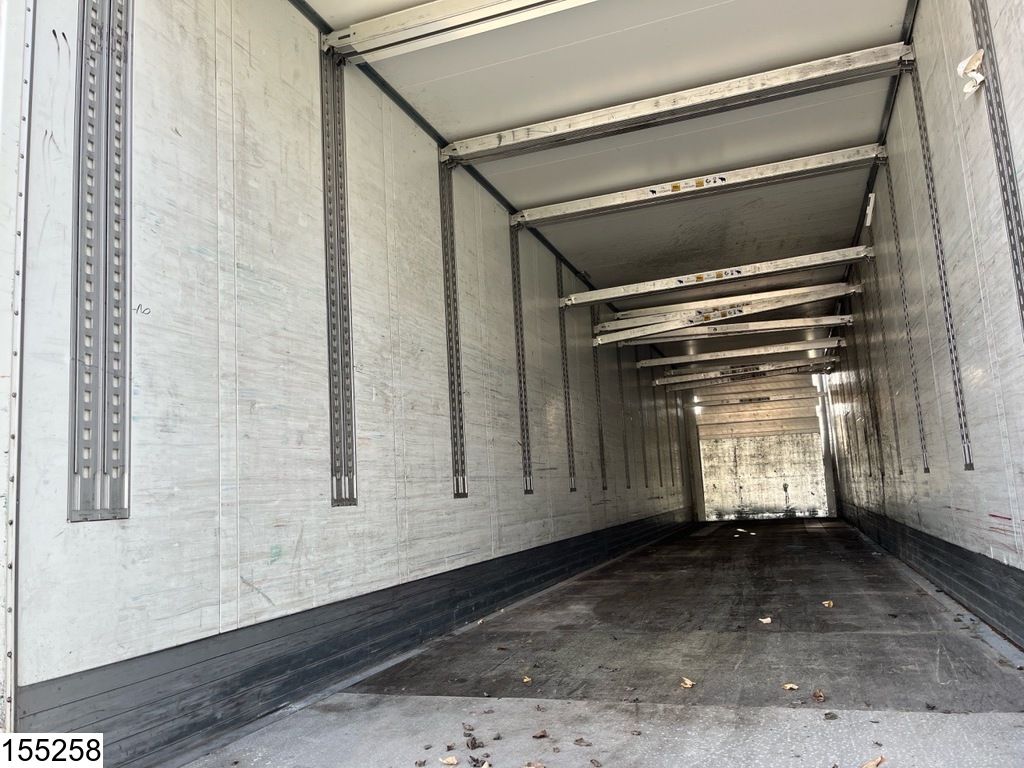 Schmitz Koel vries Insulated semi-trailer.