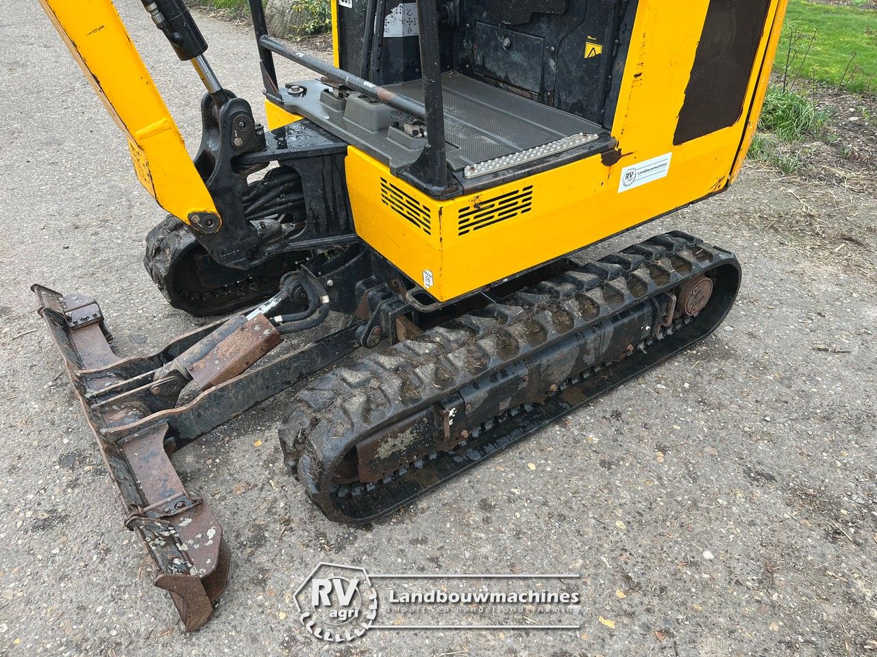 JCB 16C-1 minigraver OPRUIMING!