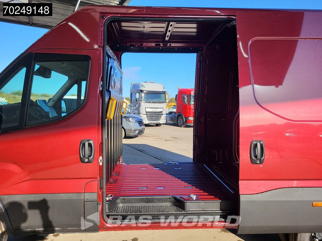Iveco Daily 35C21 BPM VRIJ! 3.0L Automaat 2x Schuifdeur 210PK L2H2 Dubbellucht 2025-Model 3,5t Trekhaak ACC LED Navi Camera Parkeersensoren Euro6 L2 12m3 Klima AHK