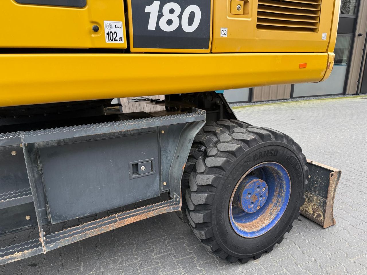 KOMATSU PW18-10 wielkraan met automatische smering