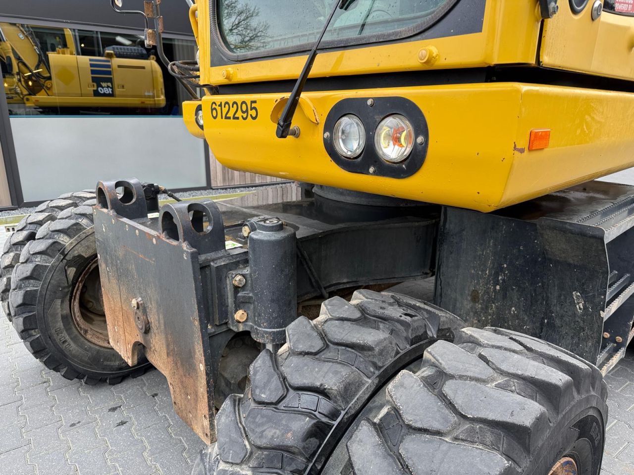 KOMATSU PW18-10 wielkraan met automatische smering