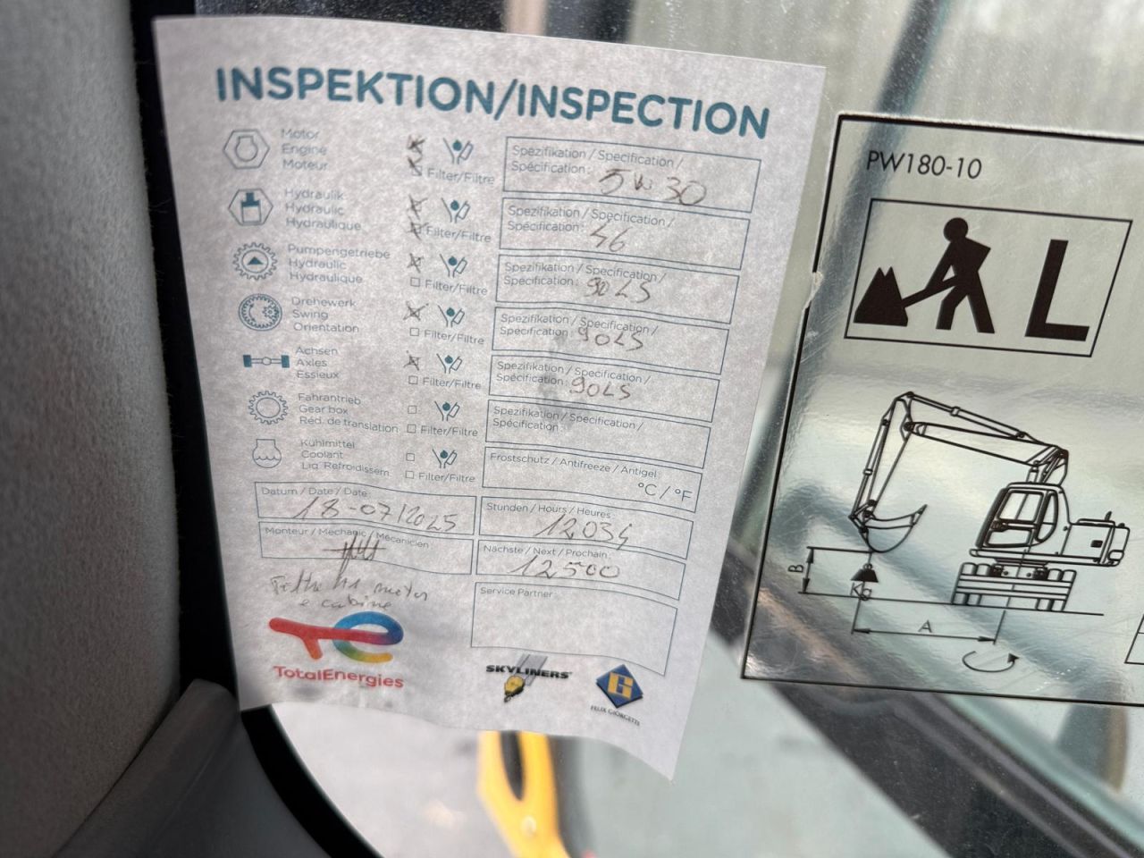 KOMATSU PW18-10 wielkraan met automatische smering