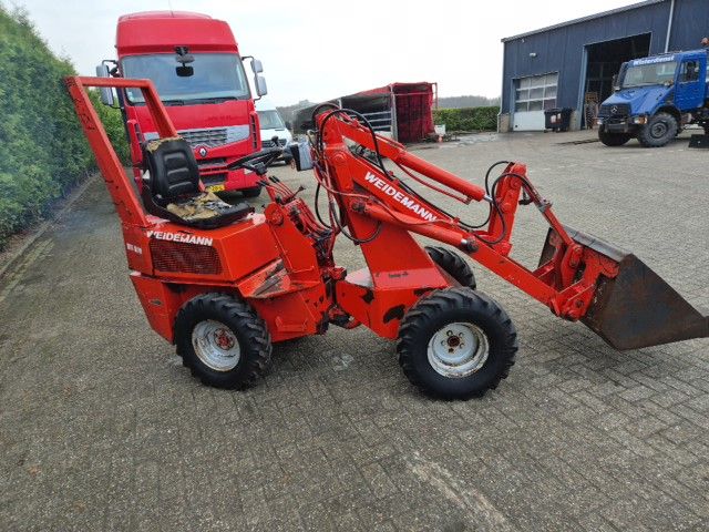 Weidemann 811 minishovel.