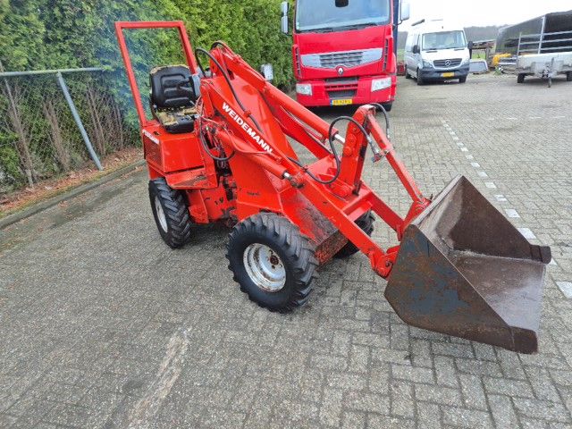 Weidemann 811 minishovel.