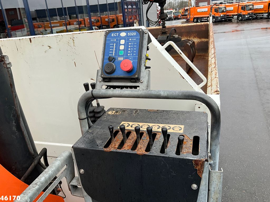 Volvo FH 420 8x4 HMF 22 Tonmeter laadkraan