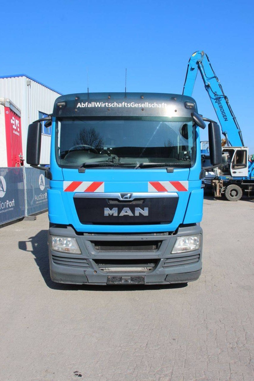 Fahrgestell mit Fahrerhaus MAN TGS 26.320 Diesel 320 PS