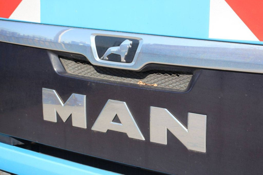 Fahrgestell mit Fahrerhaus MAN TGS 26.320 Diesel 320 PS