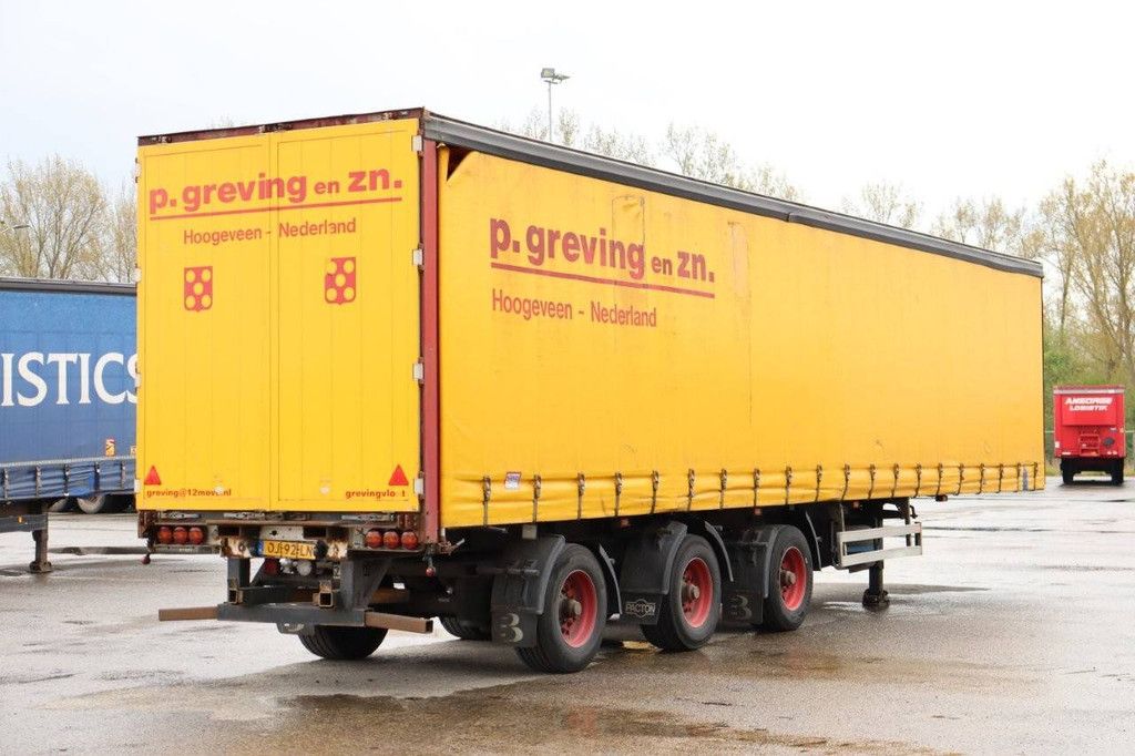 Curtainsider trailer Pacton TRD345 2006