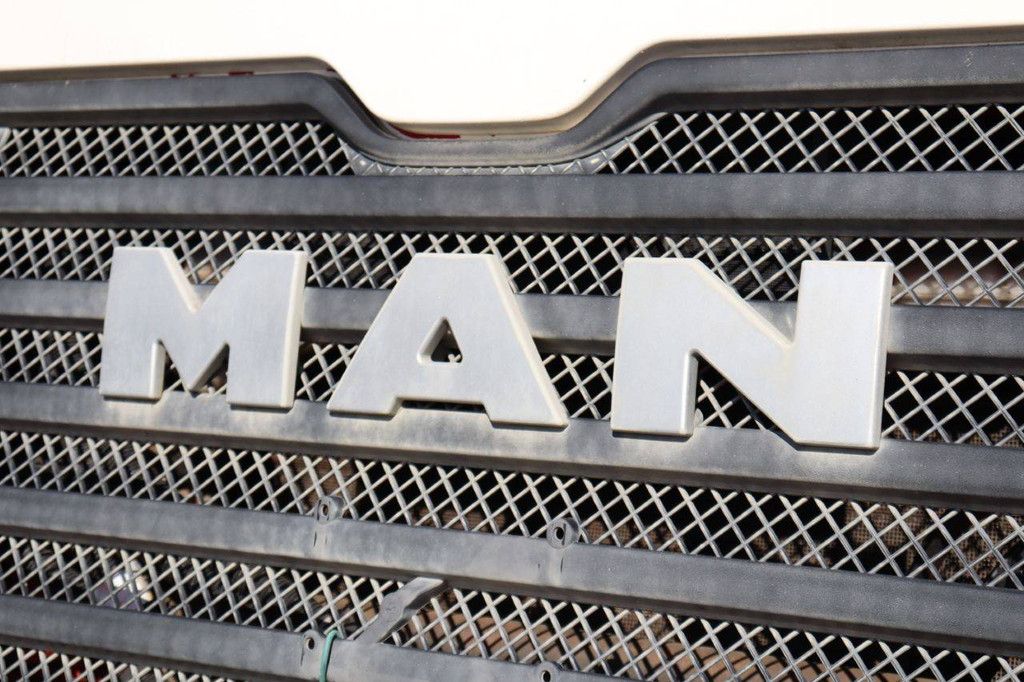 Fahrgestell mit Fahrerhaus MAN FE460A Diesel 460 PS