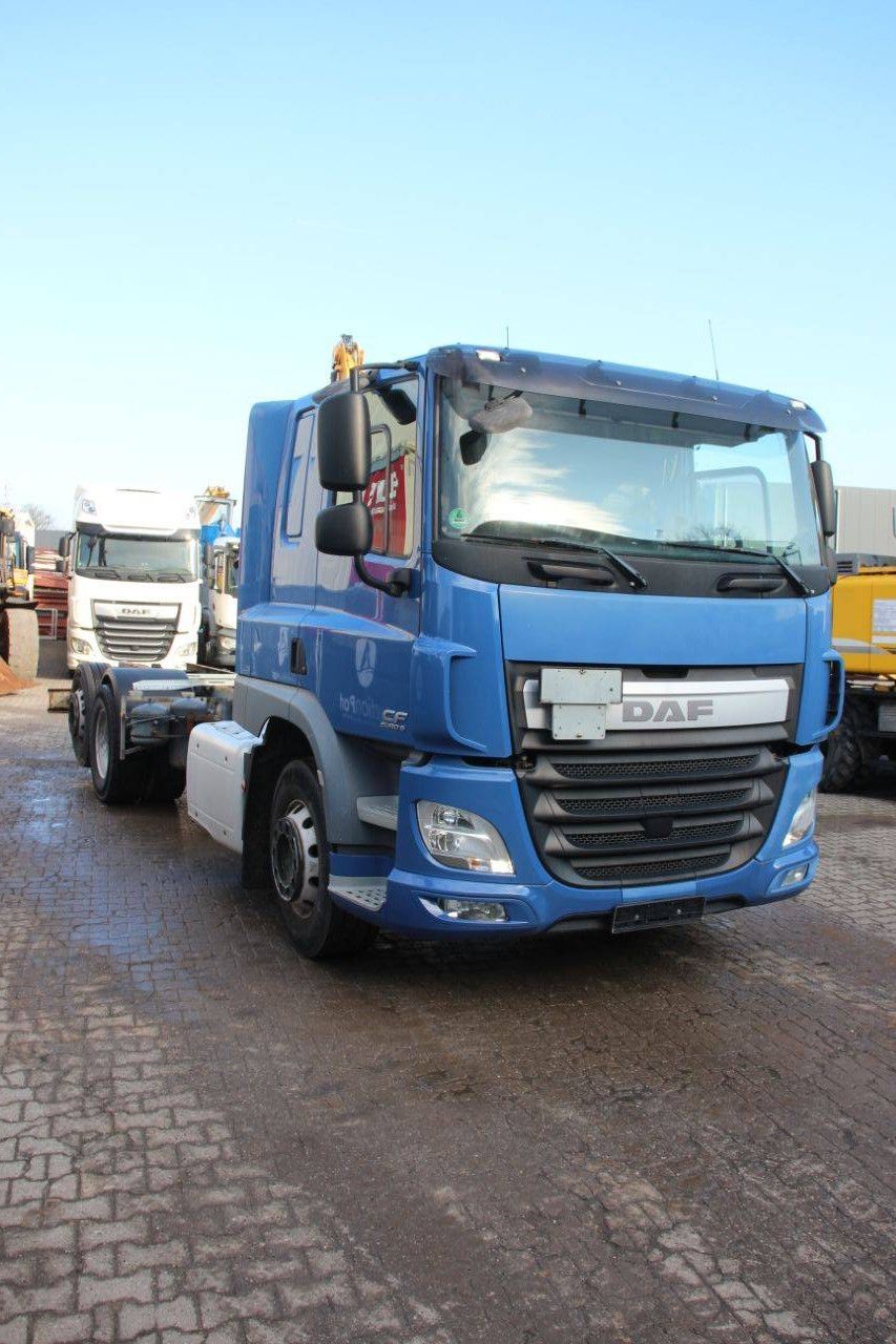 Fahrgestell mit Fahrerhaus DAF CF EURO 6 Diesel 2015