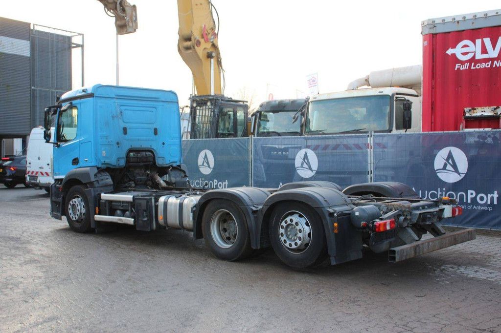 Fahrgestell mit Fahrerhaus Mercedes-Benz Antos 2533 Diesel 2016