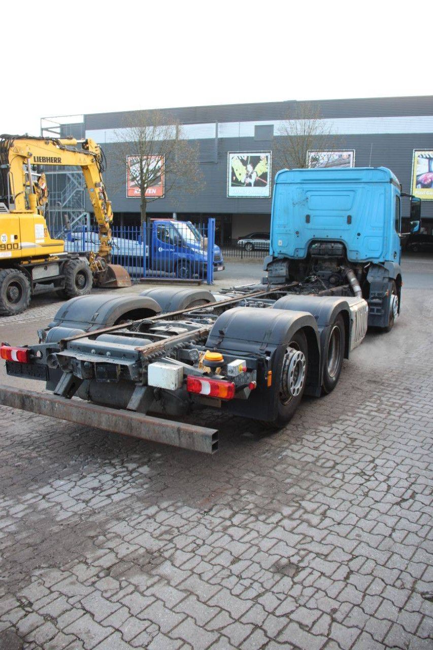 Fahrgestell mit Fahrerhaus Mercedes-Benz Antos 2533 Diesel 2016