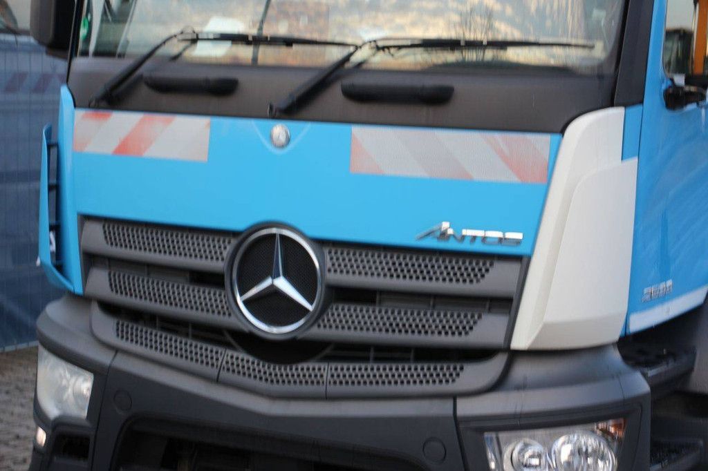 Fahrgestell mit Fahrerhaus Mercedes-Benz Antos 2533 Diesel 2016
