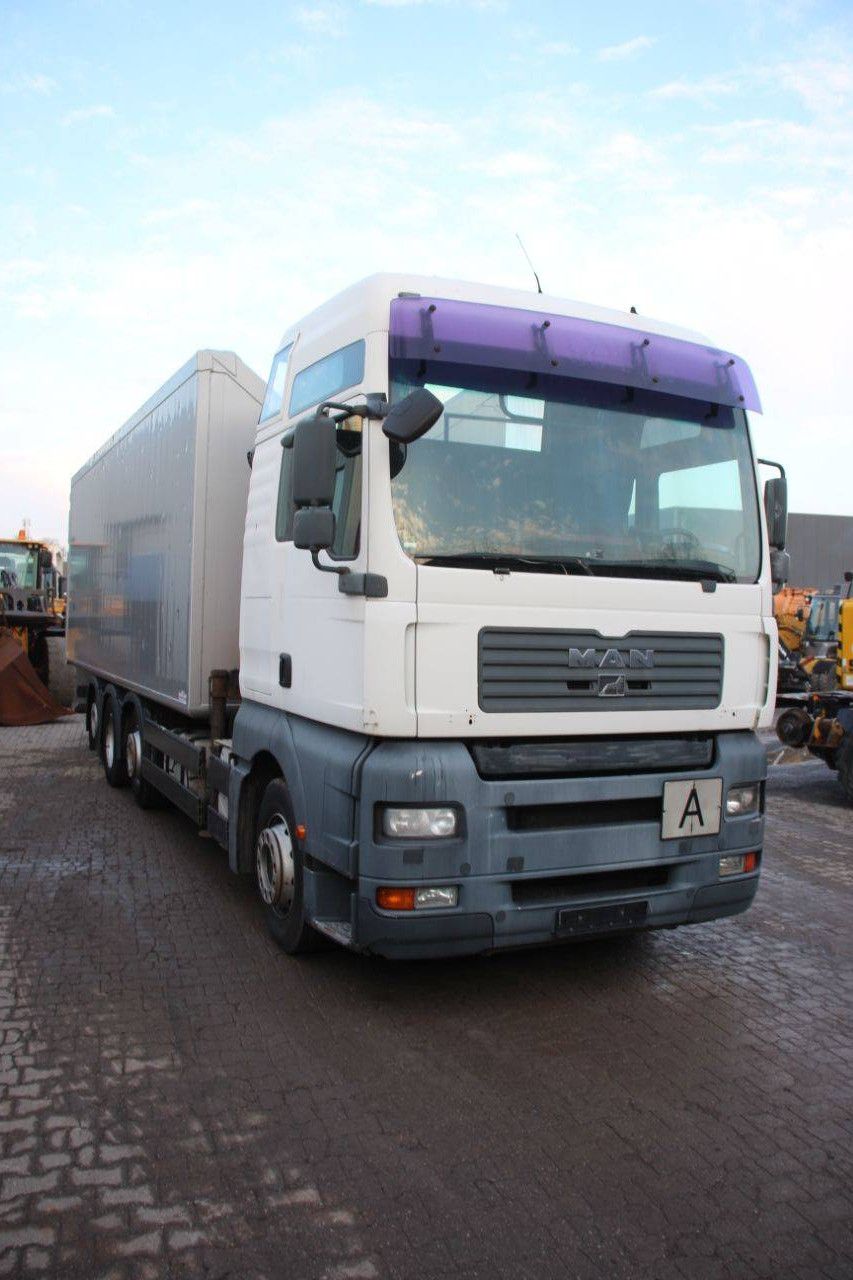 Crane truck MAN HT2800 Diesel 2003