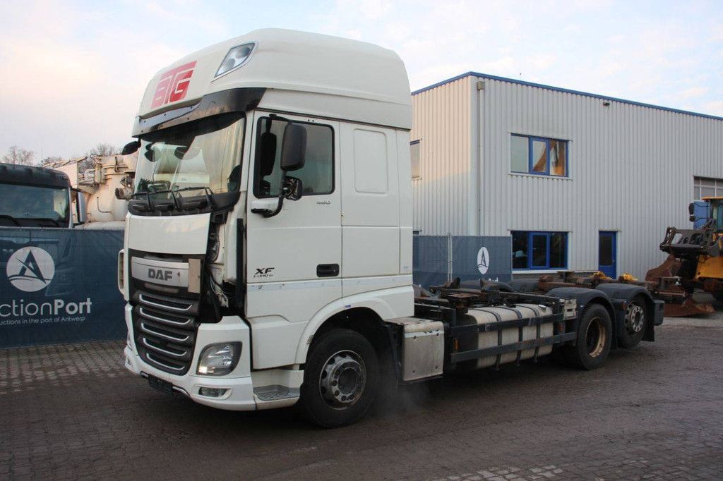 Container transport truck DAF XF Diesel 2017