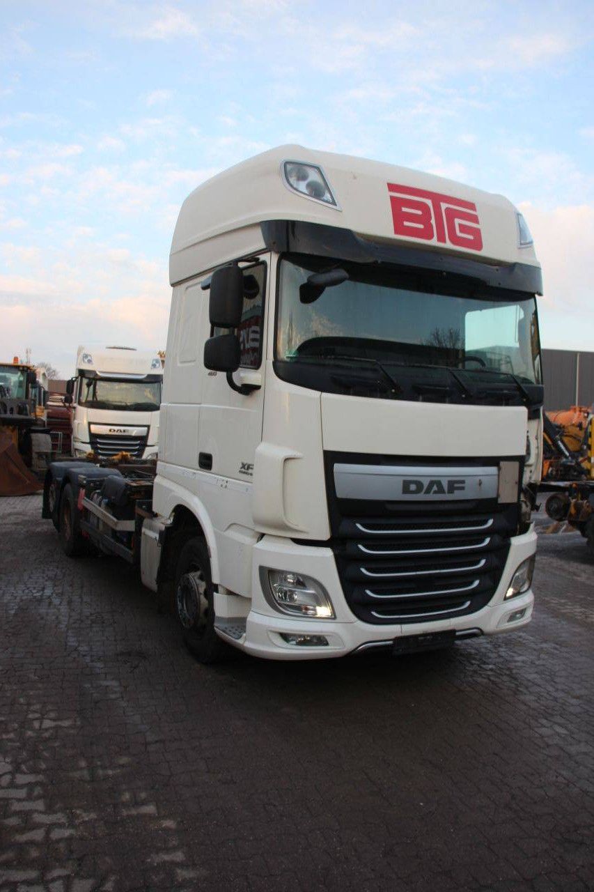 Container transport truck DAF XF Diesel 2017
