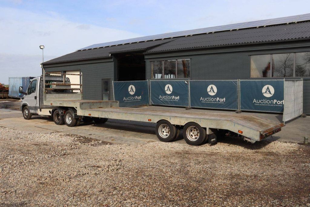 Iveco Daily 35C17 Diesel 166hp 2006 BE tractor with semi-low loader