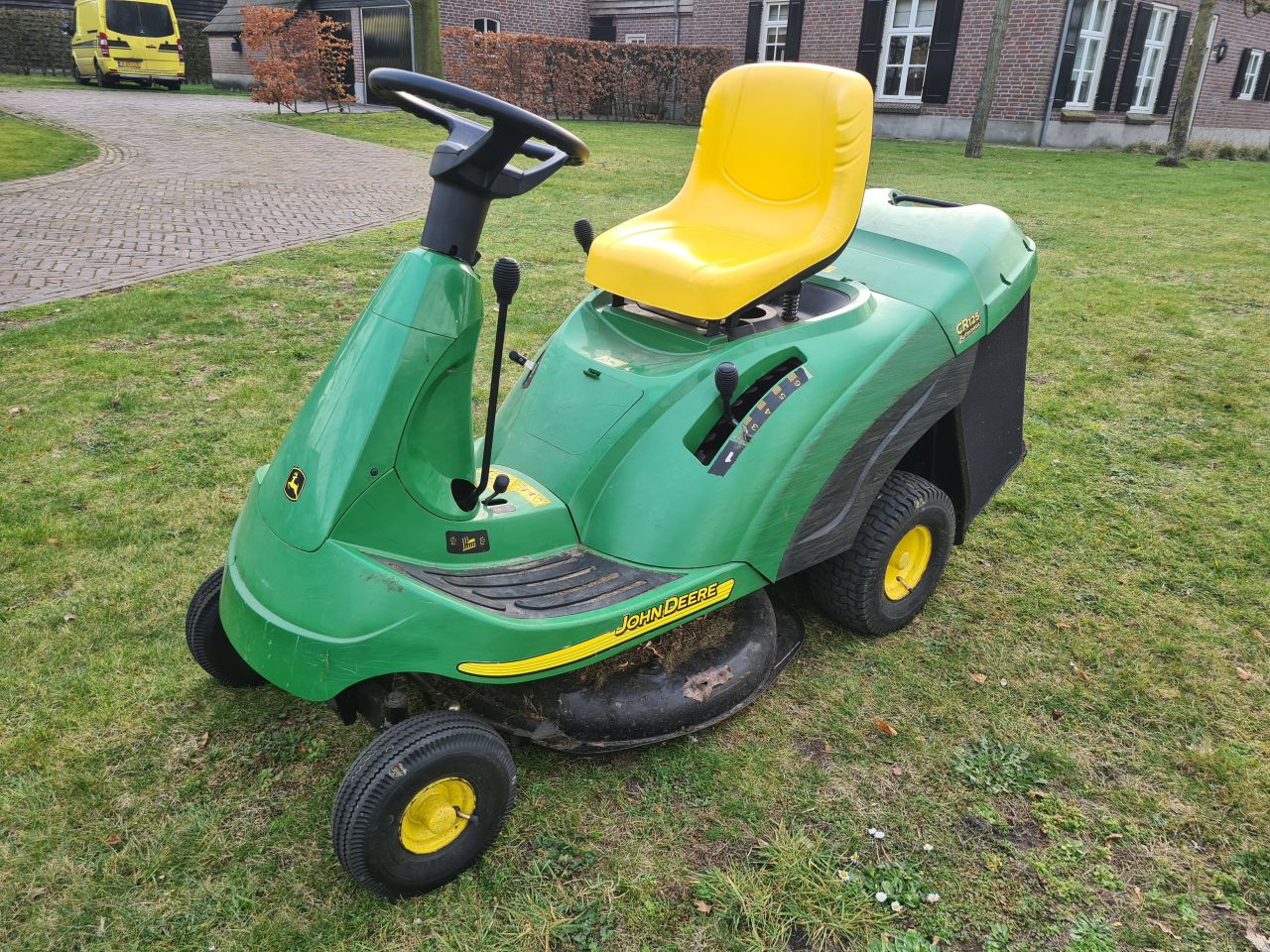 John Deere CR 125 zitmaaier met opvangbak hydrostaat.