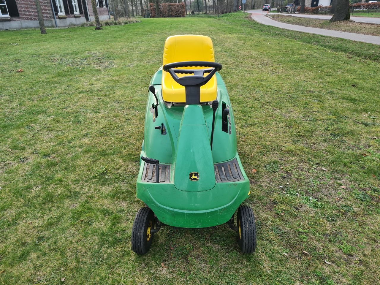 John Deere CR 125 zitmaaier met opvangbak hydrostaat.