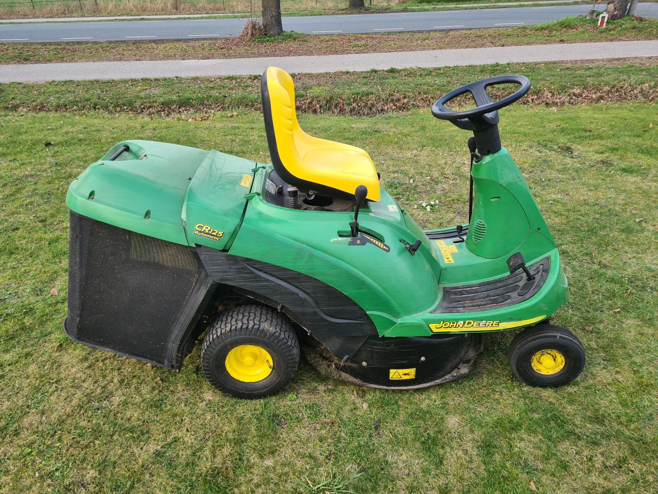 John Deere CR 125 zitmaaier met opvangbak hydrostaat.