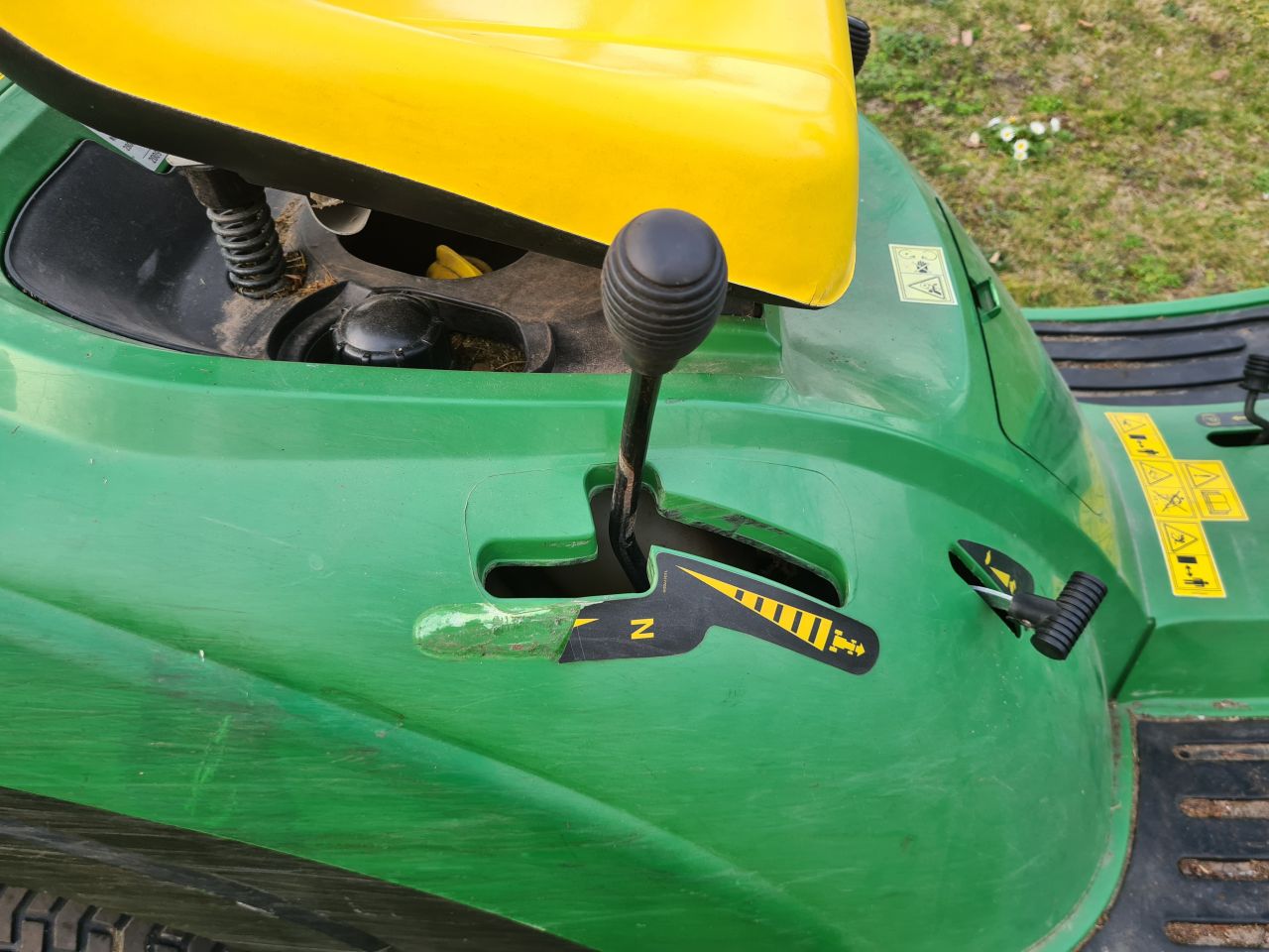 John Deere CR 125 zitmaaier met opvangbak hydrostaat.