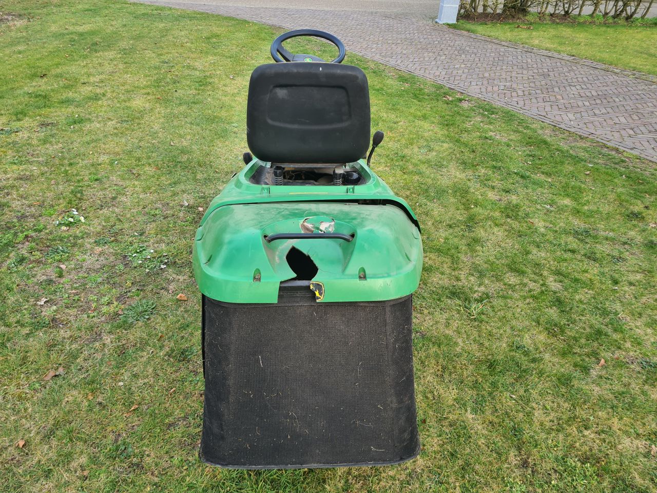John Deere CR 125 zitmaaier met opvangbak hydrostaat.