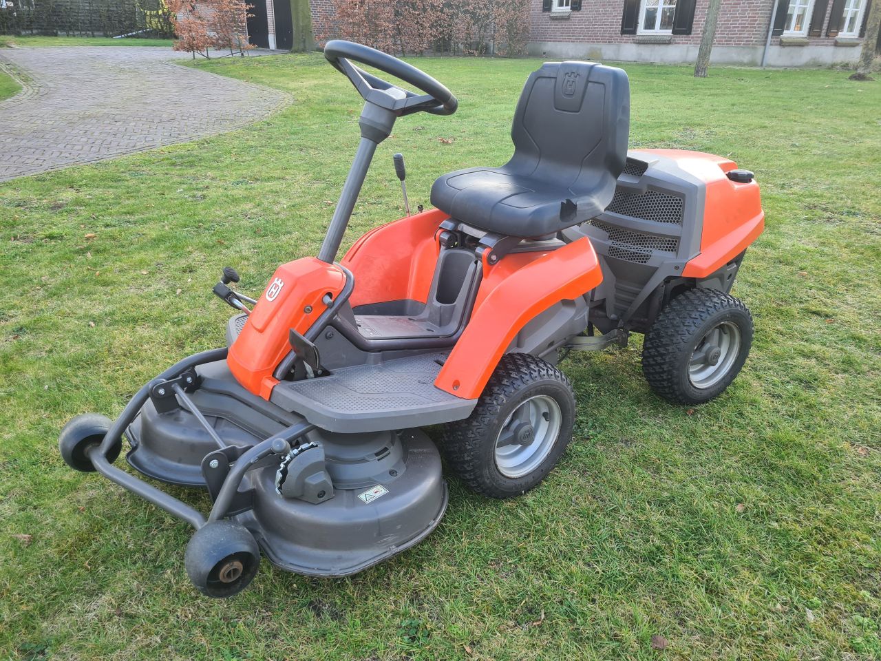 Husqvarna Rider R 111B hydrostaat frontmaaier mulch maaier.