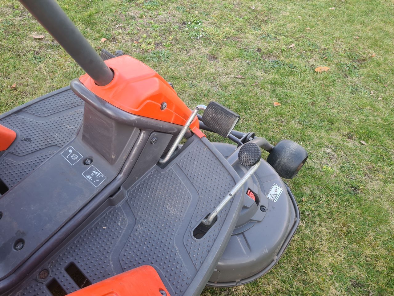 Husqvarna Rider R 111B hydrostaat frontmaaier mulch maaier.