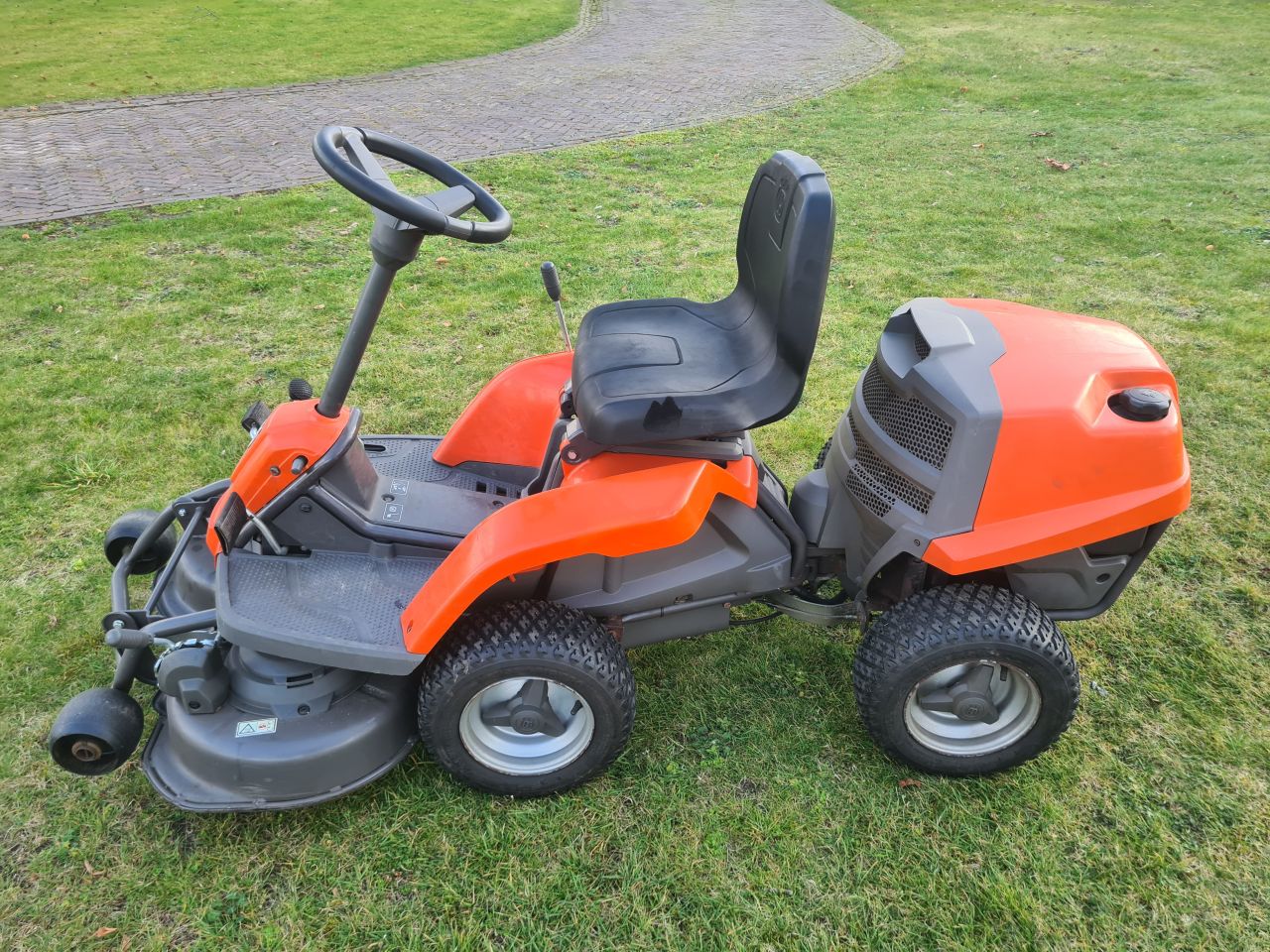 Husqvarna Rider R 111B hydrostaat frontmaaier mulch maaier.