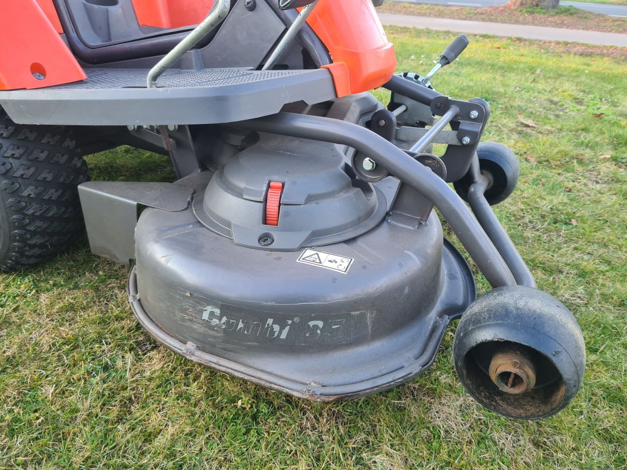 Husqvarna Rider R 111B hydrostaat frontmaaier mulch maaier.