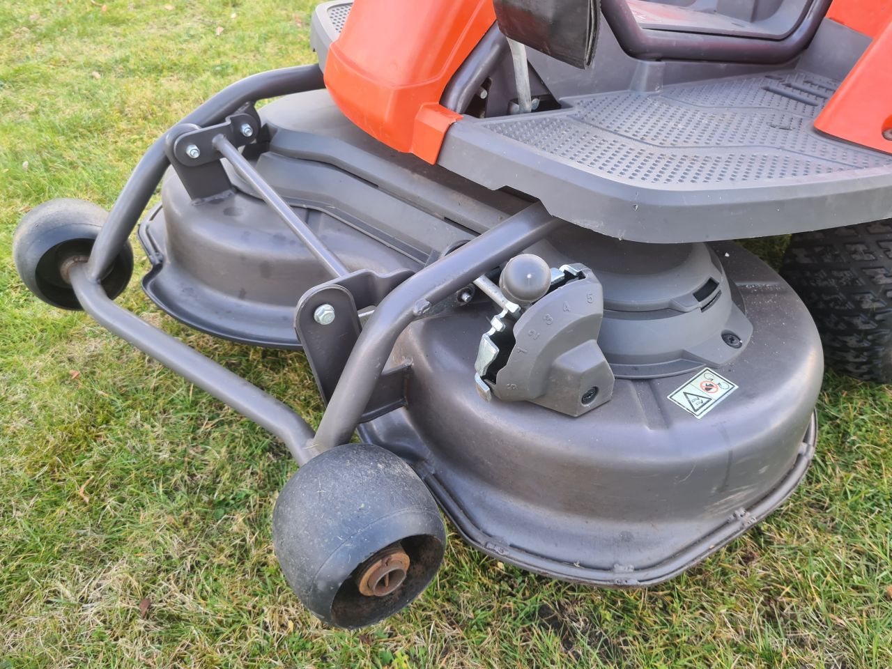 Husqvarna Rider R 111B hydrostaat frontmaaier mulch maaier.