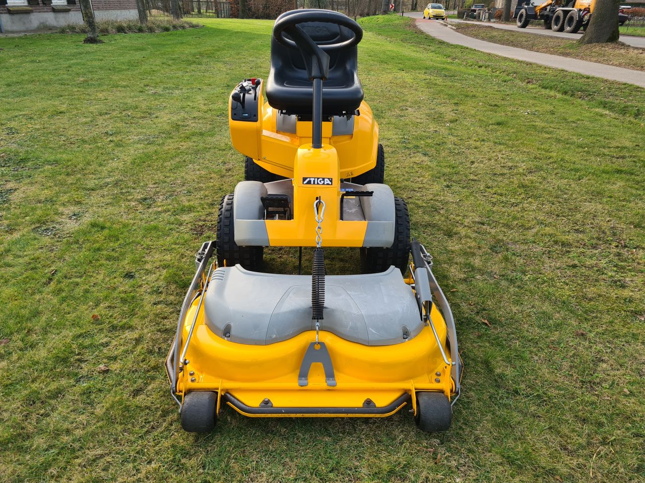 Stiga park Silent 14 frontmaaier hydrostaat 2 cilinder honda.