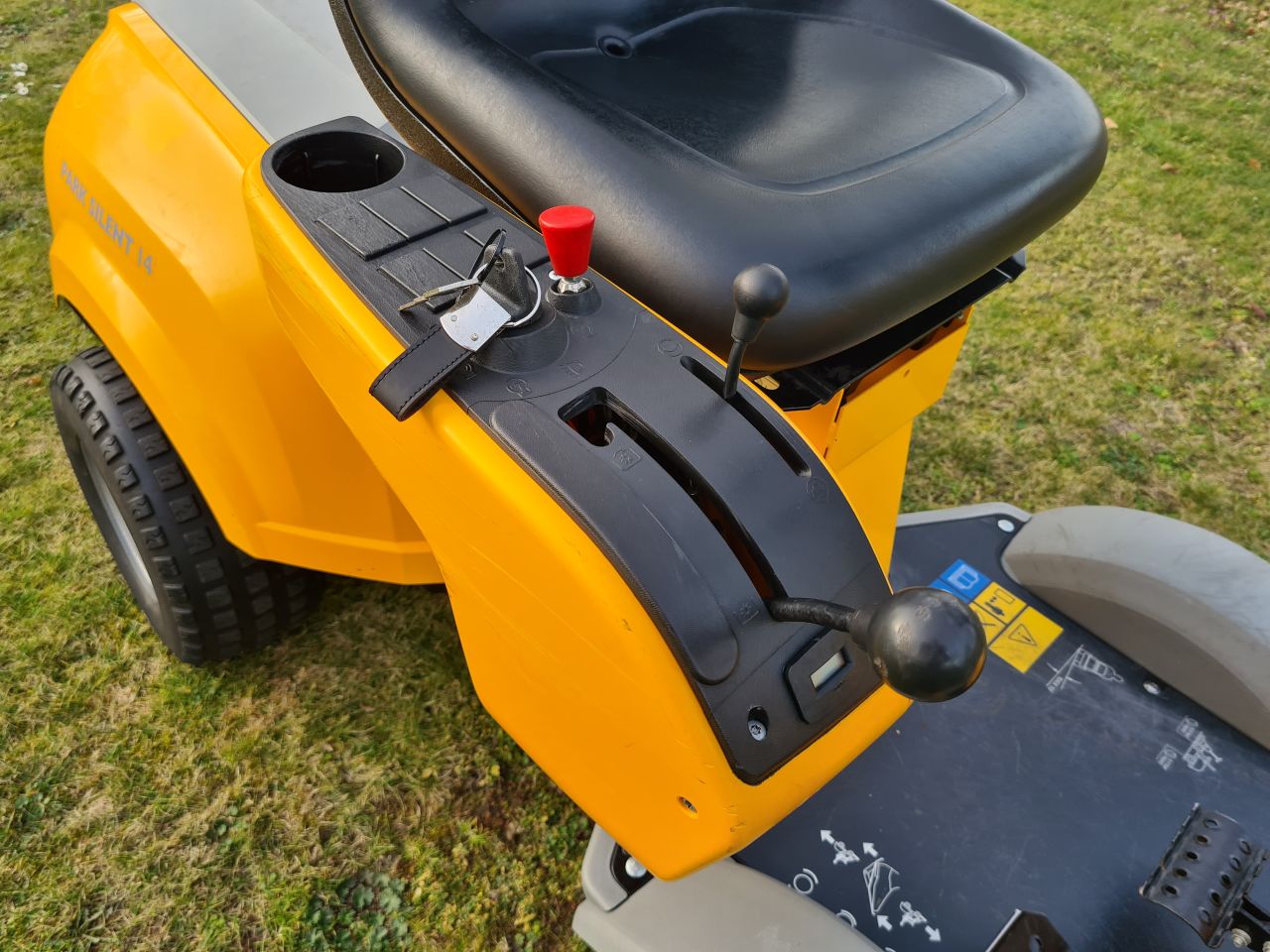 Stiga park Silent 14 frontmaaier hydrostaat 2 cilinder honda.