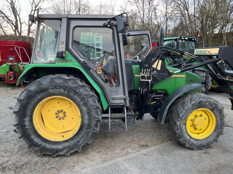 John Deere 3200
