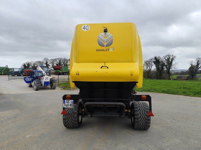 New Holland Presse à balles rondes ROLLBELT180SE