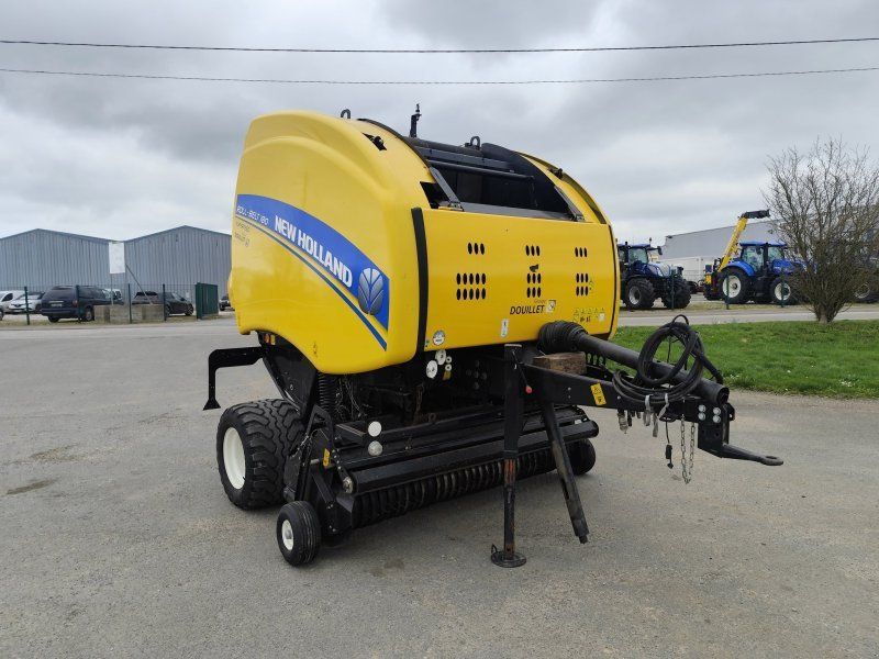 New Holland Presse à balles rondes ROLLBELT180SE