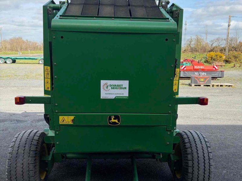 John Deere Presse à balles rondes 582 .