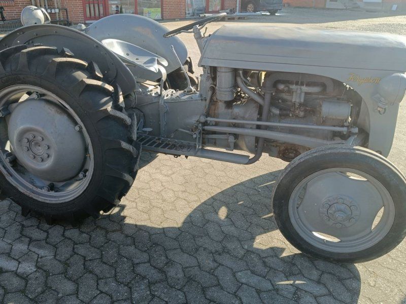 Massey Ferguson 26 grå