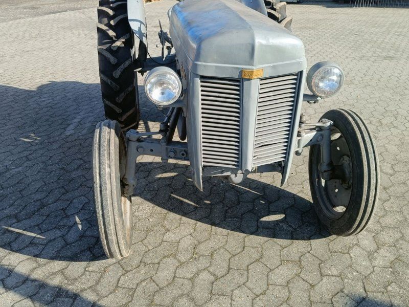 Massey Ferguson 26 grå