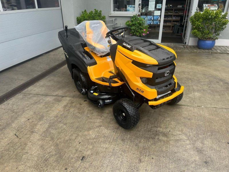 Cub Cadet XT2 QR 106, 2-Zylinder Kawasaki Motor, Fangkorb