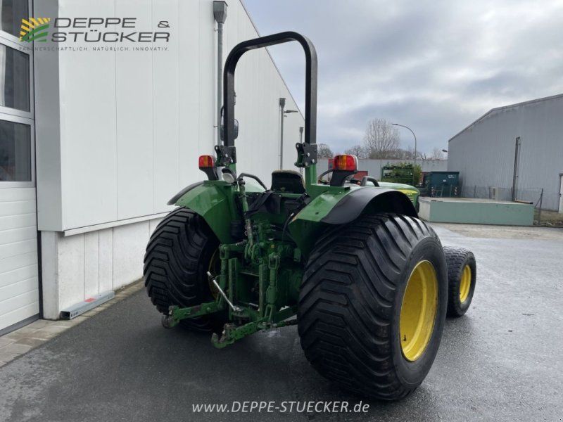 John Deere 5215