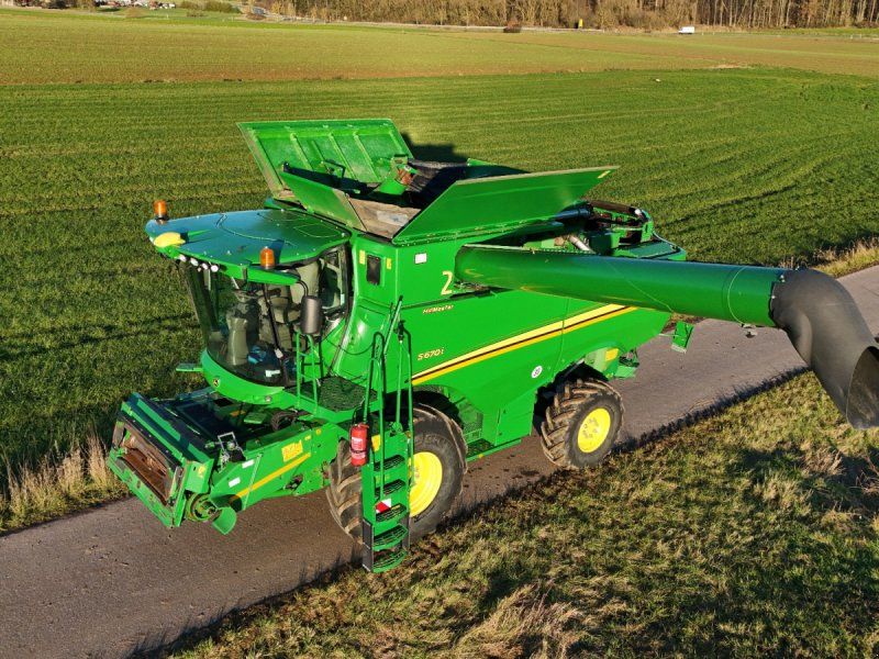 John Deere S670i