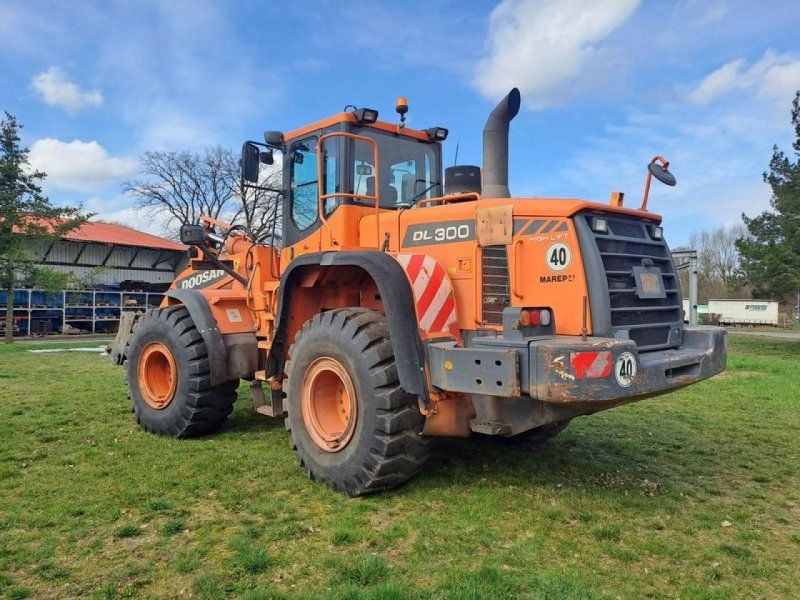 DOOSAN DL 300