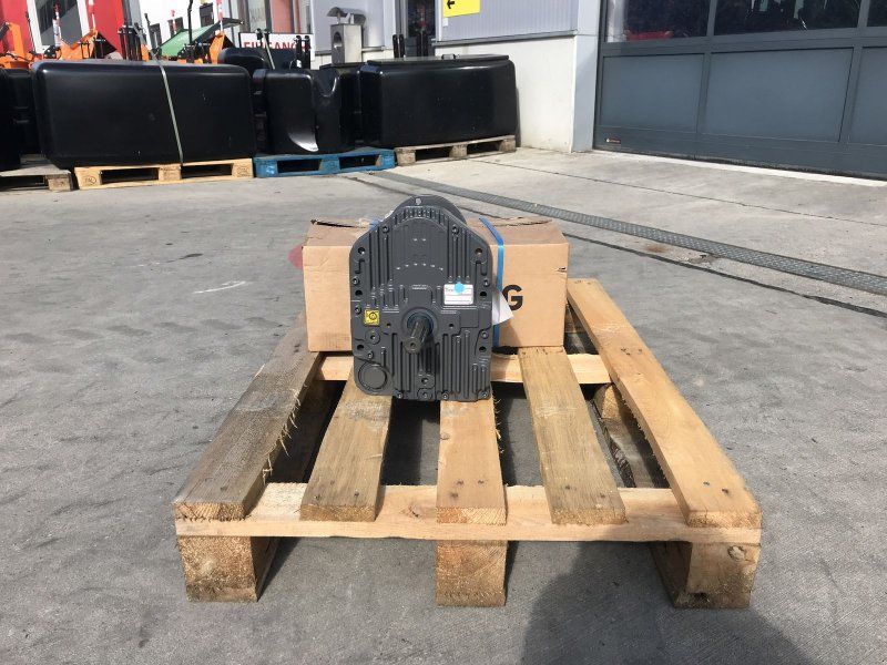 Zuidberg Frontzapfwelle zu Fendt 300 S4 + Gen4